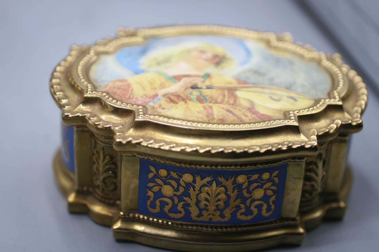 Vatican Museum~Angels of the Vatican Music Box AVE MARIA Bach Franklin Mint GA