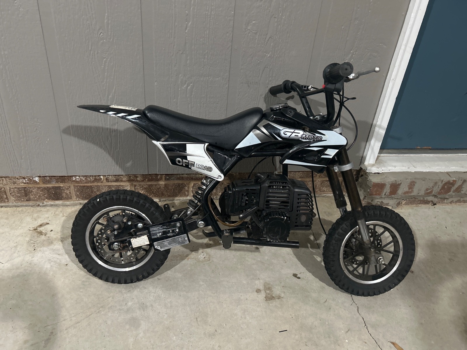 dirt bike for kids +broken chain the needs fixing