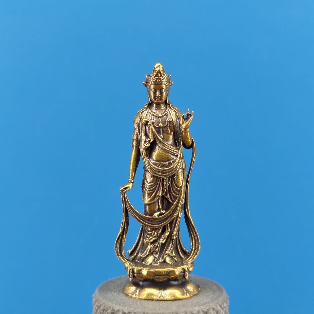 58mm Brass Guanyin Bodhisattva Statue Fengshui Buddhist Lucky Desktop Ornament 58mm Brass Guanyin Bodhisattva Statue Fengshui Buddhist Lucky Desktop Ornament