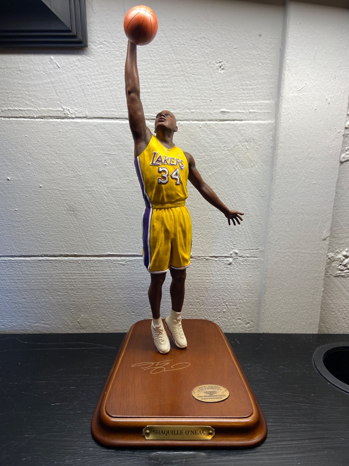 🏀 Danbury Mint Shaquille O'Neal Lakers Figurine – Beautiful Display Piece 🏀 🏀 Danbury Mint Shaquille O'Neal Lakers Figurine – Beautiful Display Piece 🏀