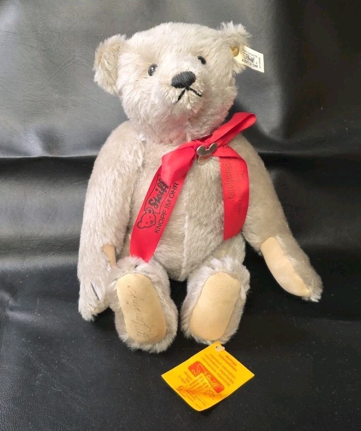 1992 1st Disneyland Teddy Bear Classic LE Silver Grey Mohair Steiff 289/2000 1992 1st Disneyland Teddy Bear Classic LE Silver Grey Mohair Steiff 289/2000