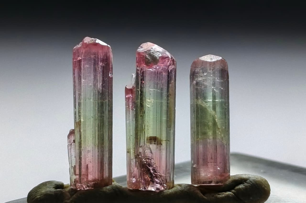 Tri colour jewelery size terminated tourmaline crystals - 10 Carats Tri colour jewelery size terminated tourmaline crystals - 10 Carats