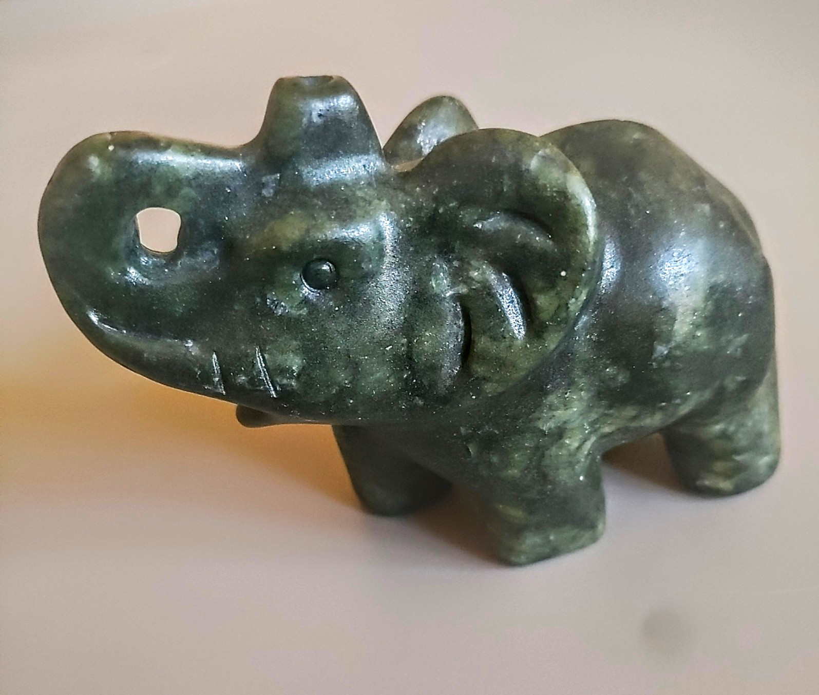 CARVED GREEN SERPENTINE JADE ELEPHANT STATUE CARVING SPECIMEN HEALIMG CRYSTAL