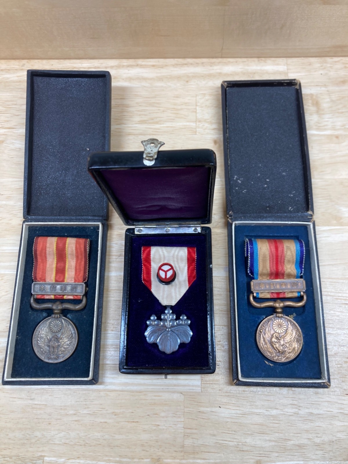 WWII WW2 IMPERIAL JAPANESE Medals Original Cased