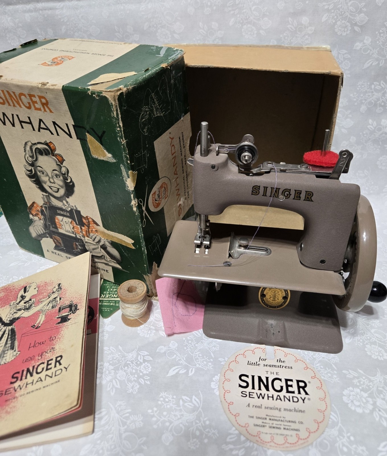 Excellent Little Singer SEWHANDY #20 Vintage 50's   Child's Sewing Machine