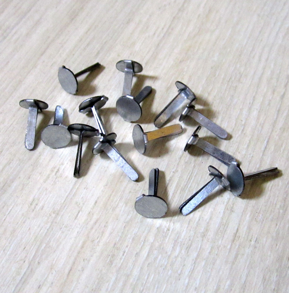 Steel SPLIT PINS for fastening the liner leather. REPRODUCTION