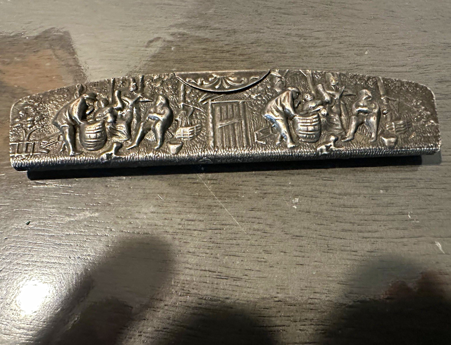 Vintage Sterling silver Comb/ Case Embossed Raised Figures Scene, 164.5g