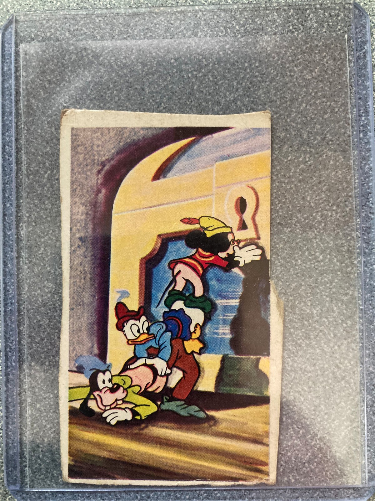 RARE 1960's JAPANESE MENKO DISNEY GOOFY, DONALD, MICKEY STACKED #34362 READ RARE 1960's JAPANESE MENKO DISNEY GOOFY, DONALD, MICKEY STACKED #34362 READ