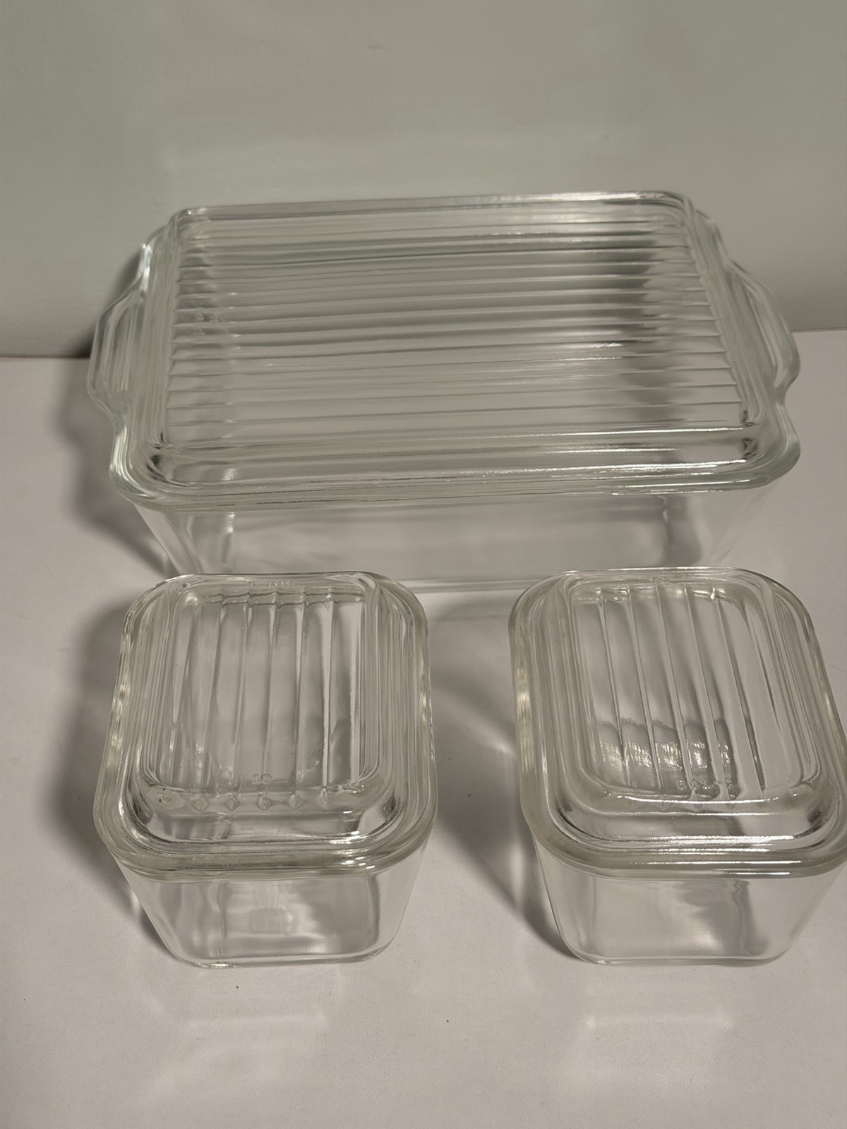 Vintage Set Of (3) Ribbed Glass Pyrex Refrigerator Containers With Tops 501C Vintage Set Of (3) Ribbed Glass Pyrex Refrigerator Containers With Tops 501C