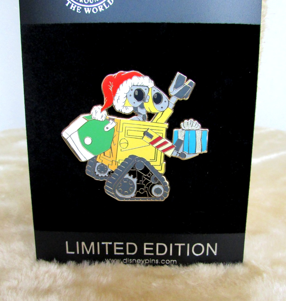 Disney Shopping Santa Wall-e Pin LE 300 Santa Holiday Series