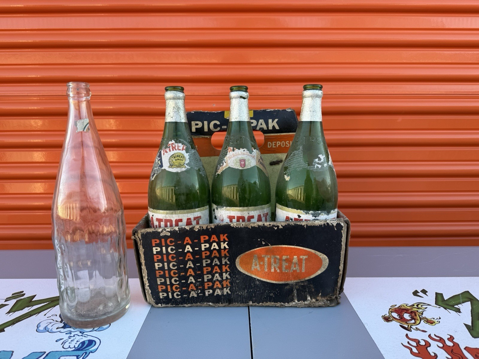 Vintage A-Treat Green Glass Sarsaparilla & Birch Beer Quart Bottles Carrier PA