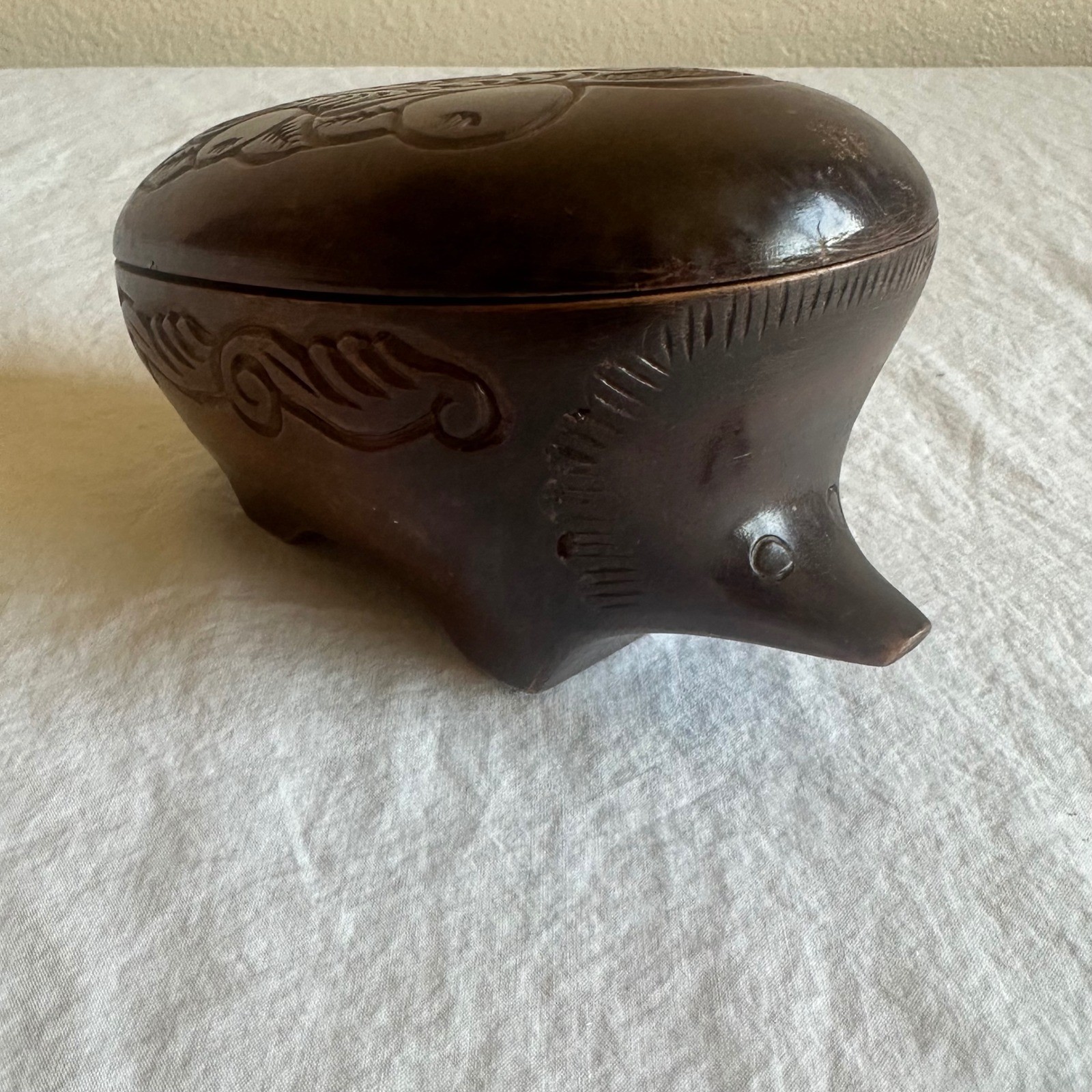 VTG Russian Hand Carved Hedgehog Wooden Folk Art Trinket/Stamp/Snuff Box Rare