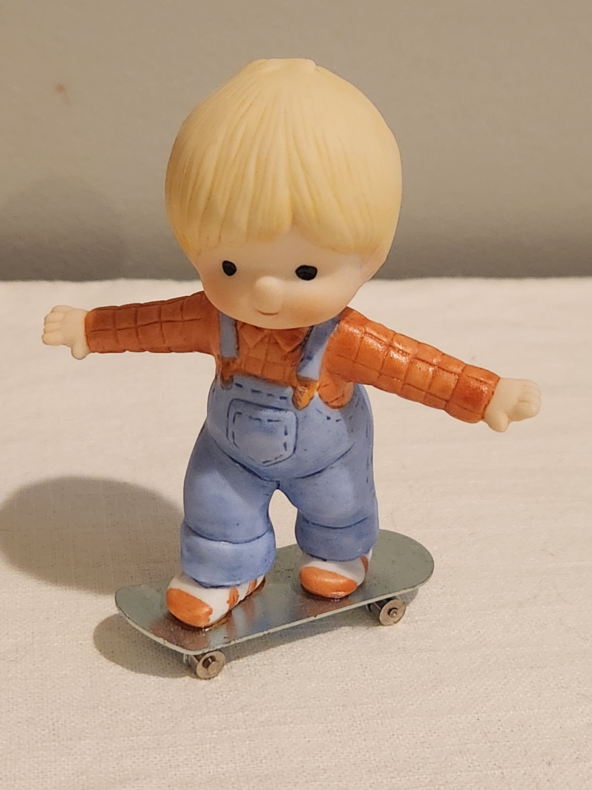 Enesco Country Cousins Scooter Riding Skateboard 1986