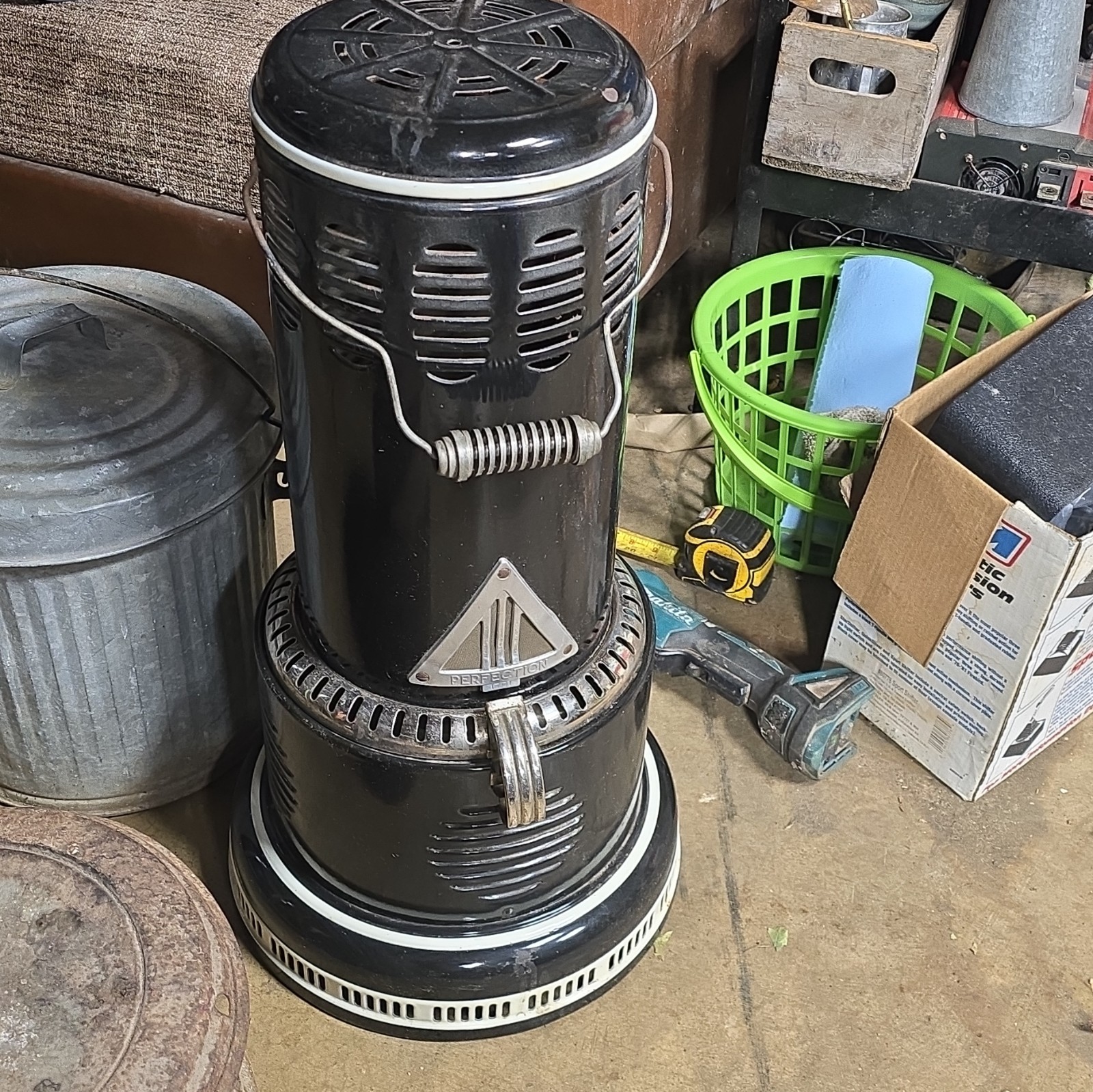 Antique PERFECTION 1701 Oil Kerosene Parlor Cabin Heater, works as it should. 