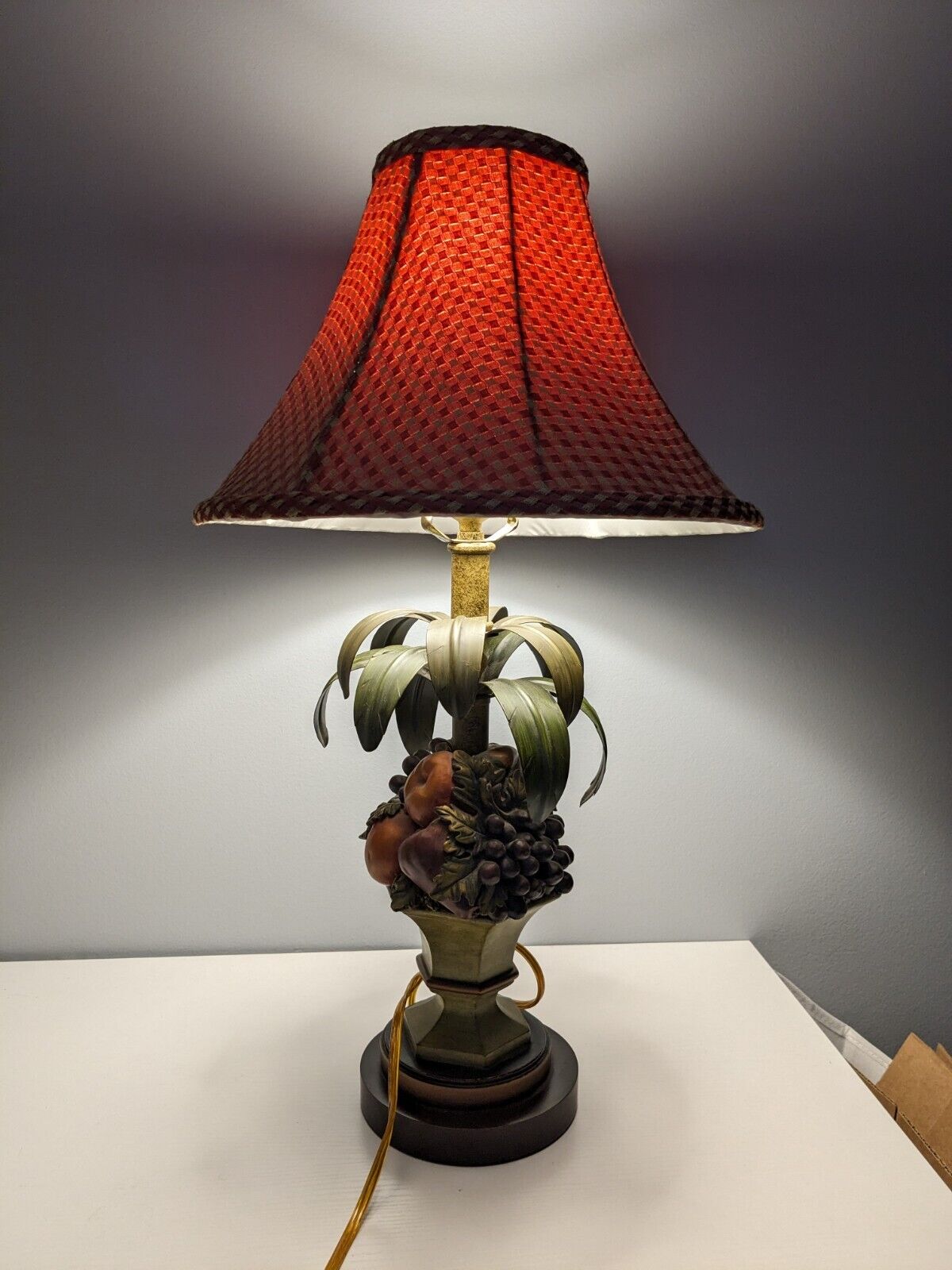 VINTAGE 1970s FRUIT and PALM LEAVES LAMP
