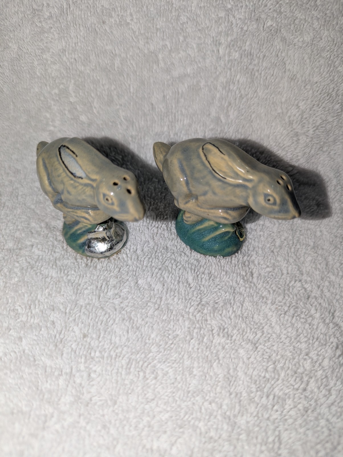 ROSEMEADE POTTERY (WAHPETON ND 1940-64) JACK RABBIT SALT & PEPPER