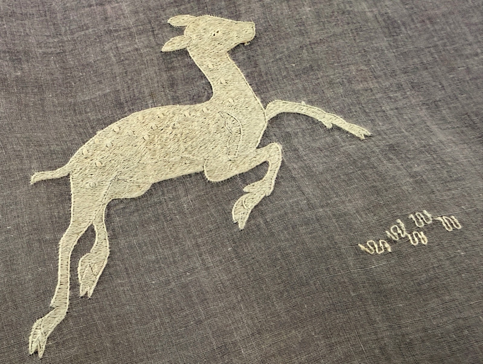 Vintage Madeira Hand Embroidered Linen Organza Teacloth Tablecloth Deer B240