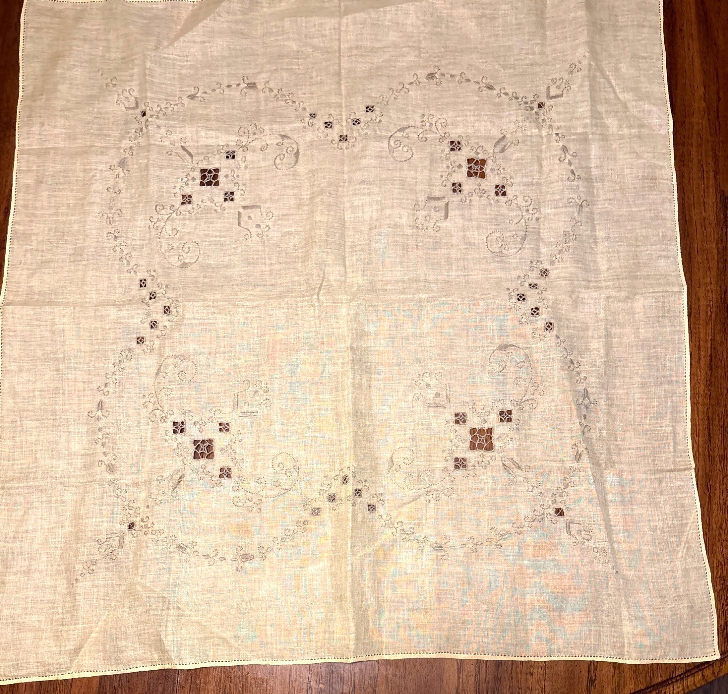 Vintage Embroidered Cutwork Tablecloth 33x33\
