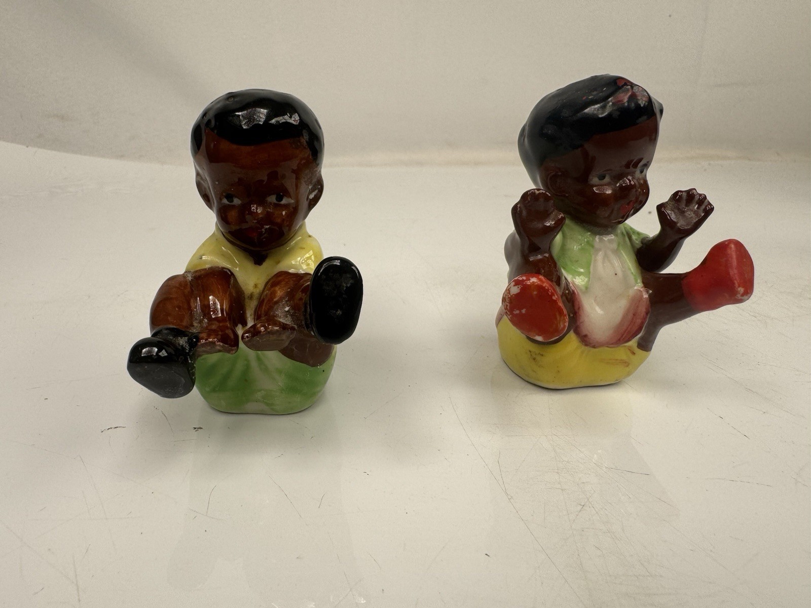 VINTAGE HAND PAINTED BLACK AMERICANA SALT & PEPPER SHAKERS KIDS BOY GIRL JAPAN
