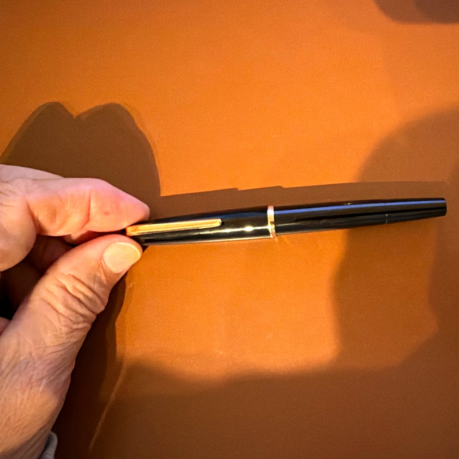 Vintage 1960\'s Montblanc No 32 Piston Fountain Pen Black/Gold