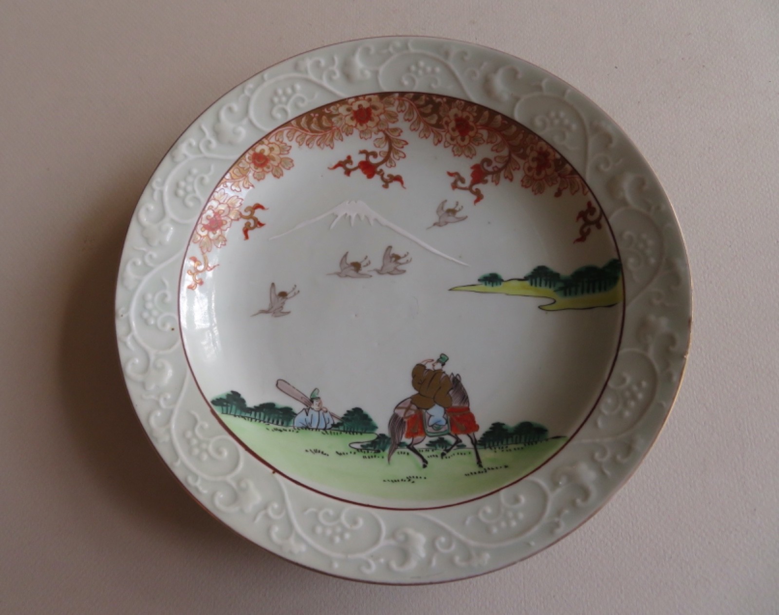 UNUSUAL JAPANESE KUTANI OR KAKIEMON DISH PLATE,  MT. FUJI, FIGURES, MEIJI PERIOD