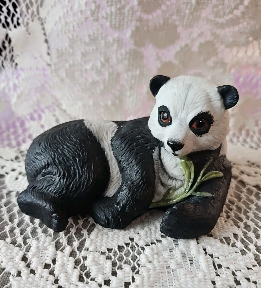 The Ansley Animal Kingdom Panda  NOB W/ Tag Made In England. Ceramic Art