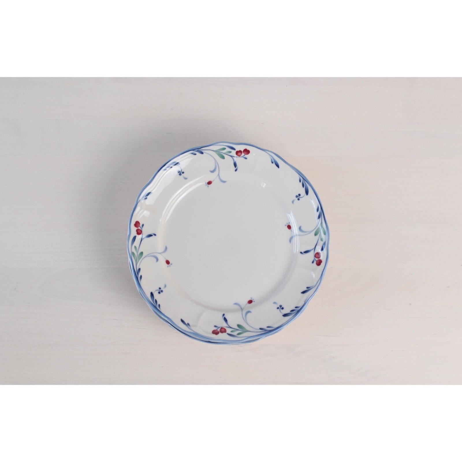 Vintage Epoch Berry Grove Salad Plate | Cottage Floral Dinnerware Vintage Epoch Berry Grove Salad Plate | Cottage Floral Dinnerware