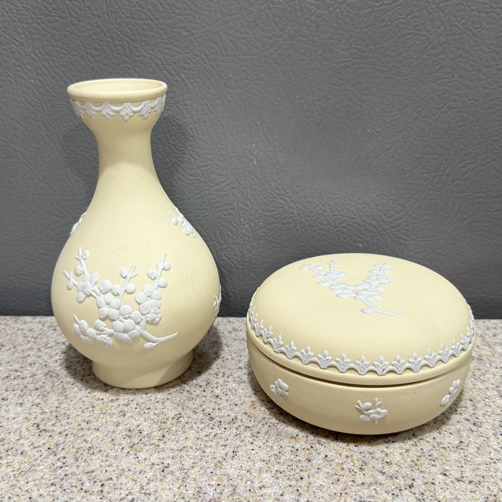 Vtg Wedgwood Rare Primrose Yellow Prunus Jasperware Vase 5” & Round Trinket Box Vtg Wedgwood Rare Primrose Yellow Prunus Jasperware Vase 5” & Round Trinket Box