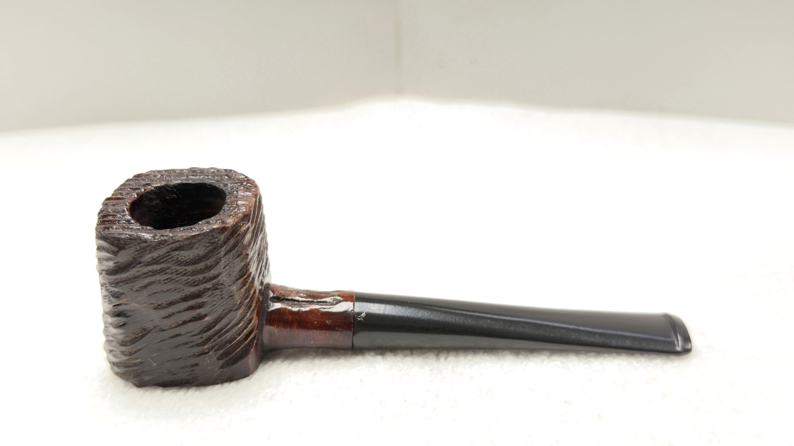 UNKNOWN MAKER: UNSMOKED 4 Panel Rustic Pot, Pristine  Tapered Ebonite Stem