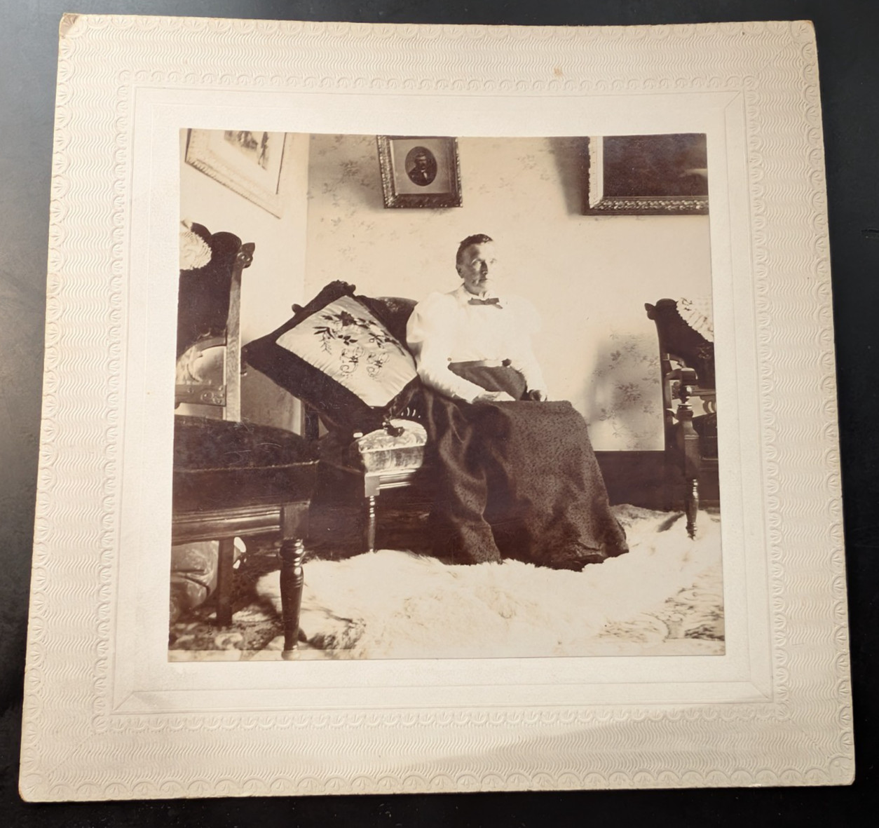 1890 CABINET CARD 5 1/2 x 5 1/2-Woman in living room/wind hit-nothing straight
