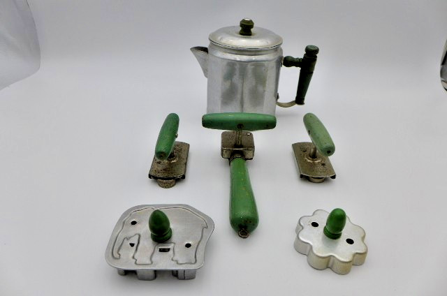 Vintage Green Handle Top Off Edlund Junior Drip-O-Lator Cookie Cutters LOT