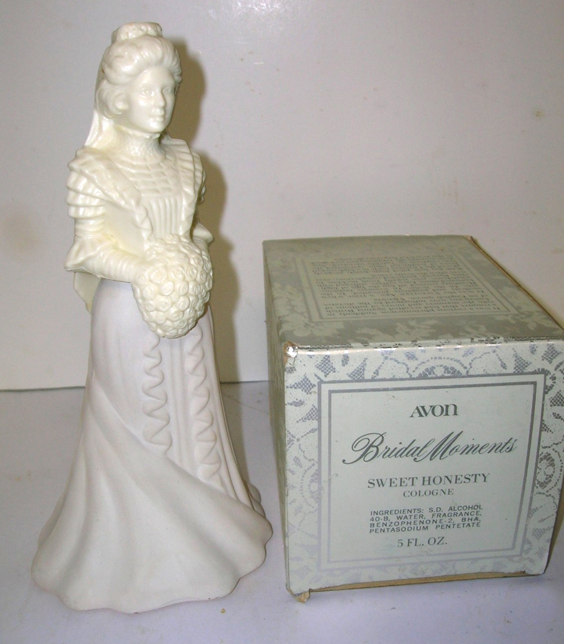 Vintage Avon Bridal Moments Full 5 OUNCE Bottle Sweet Honesty Cologne Box 1977