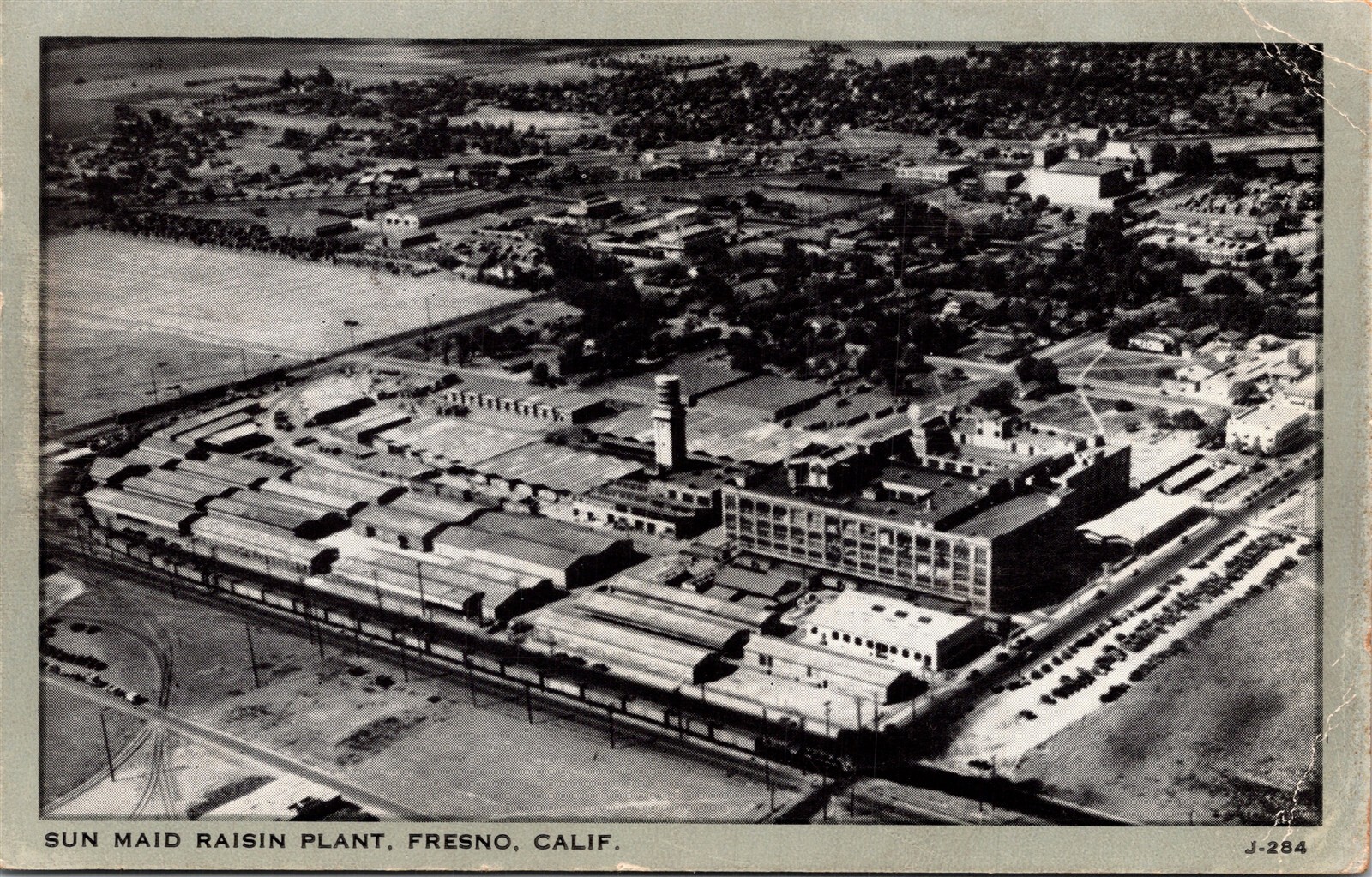 Postcard California Fresno Sun Maid Industrial Raisin Plant Aerial View 1943 V74