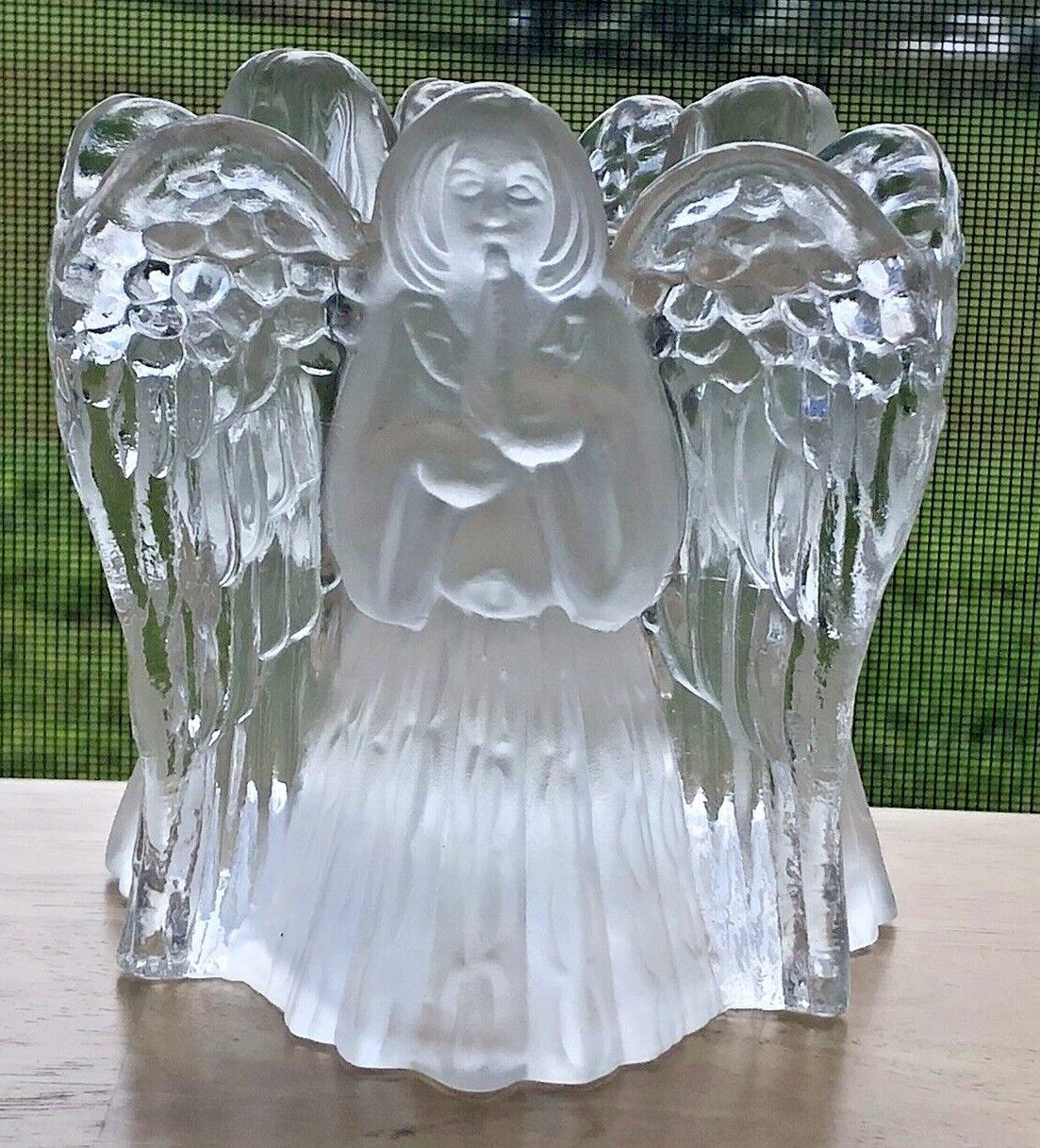 VINTAGE BEAUTIFUL TRIPLE ANGEL ACRYLIC FROSTED GLASS 4-1/4\