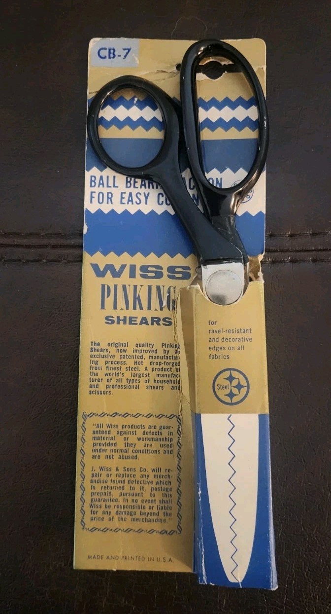 Vintage WISS Pinking Shears  Scissors  CB7 New with Original Packaging
