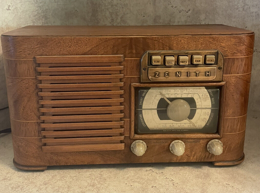 Zenith vintage 1941 radio broadcast & shortwave wood box works Model 6S527