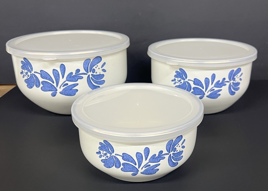 Vtg Pfaltzgraff Yorktowne Enamel Metal Nesting Mixing Bowls, Set Of 3 With Lids