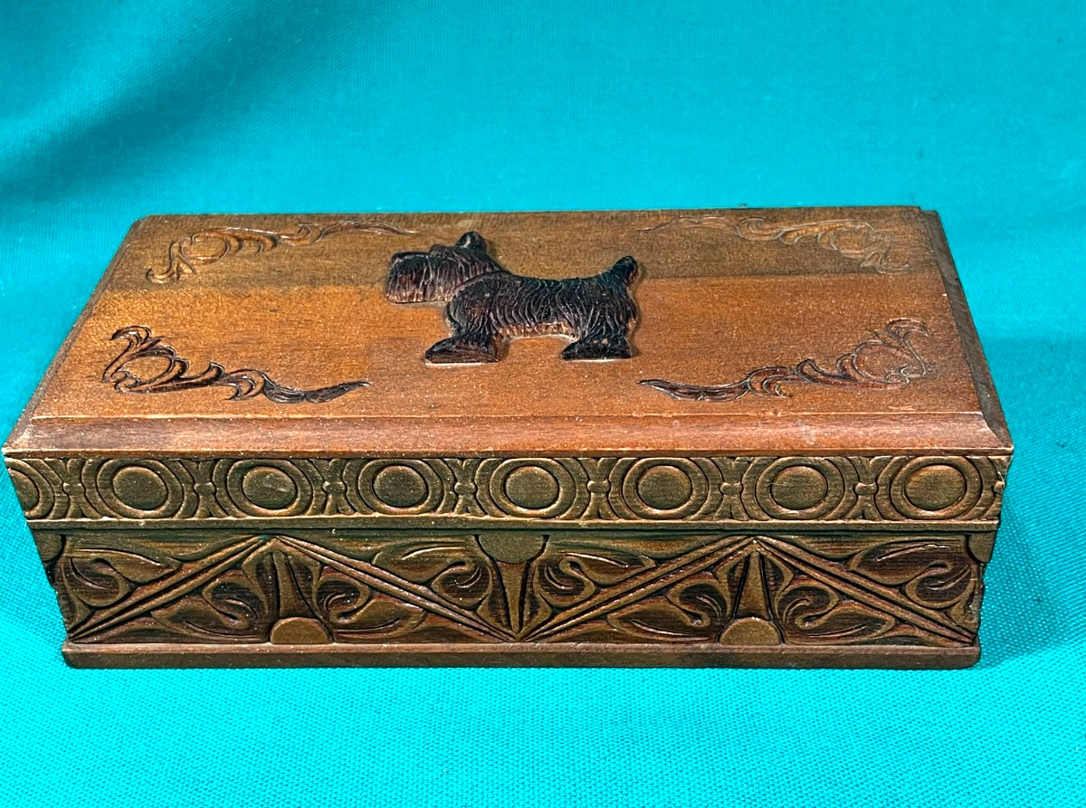 Vintage CARVED WOOD SCOTTIE DESIGN TRINKET OR JEWELRY BOX Vintage CARVED WOOD SCOTTIE DESIGN TRINKET OR JEWELRY BOX