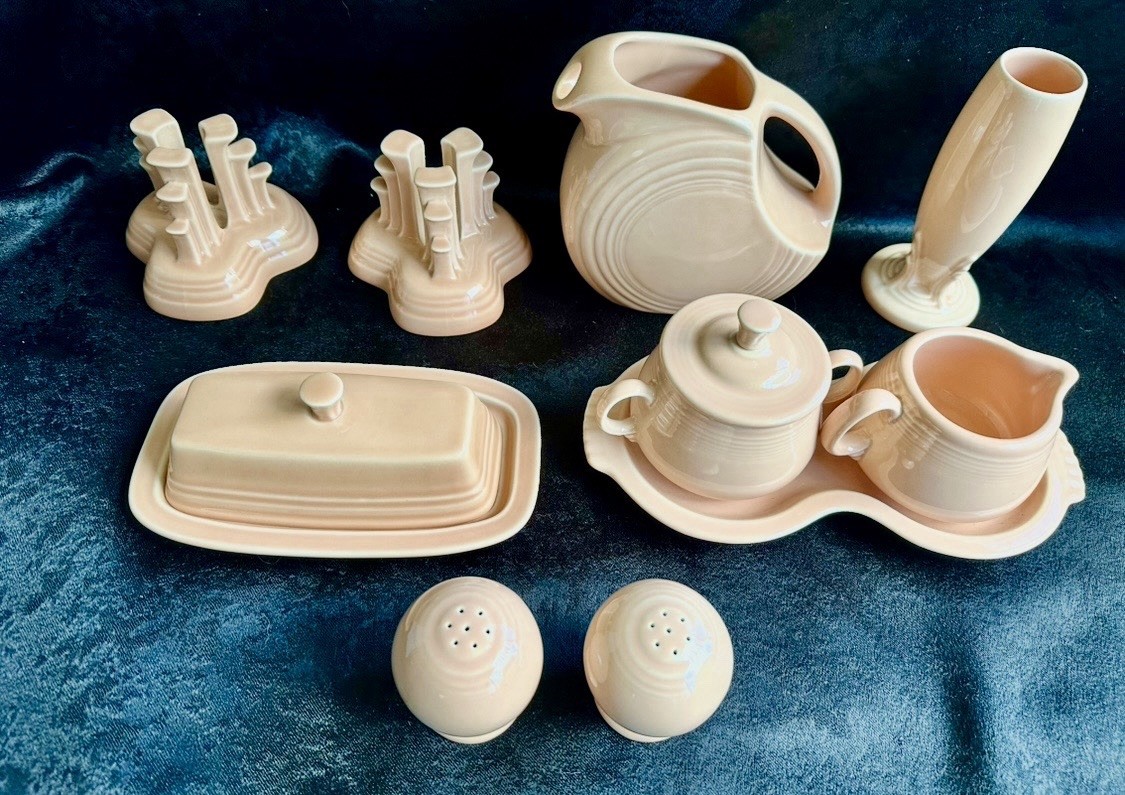 VINTAGE FIESTA APRICOT BEGINNER’S SET OF 12 RARE PIECES VINTAGE FIESTA APRICOT BEGINNER’S SET OF 12 RARE PIECES