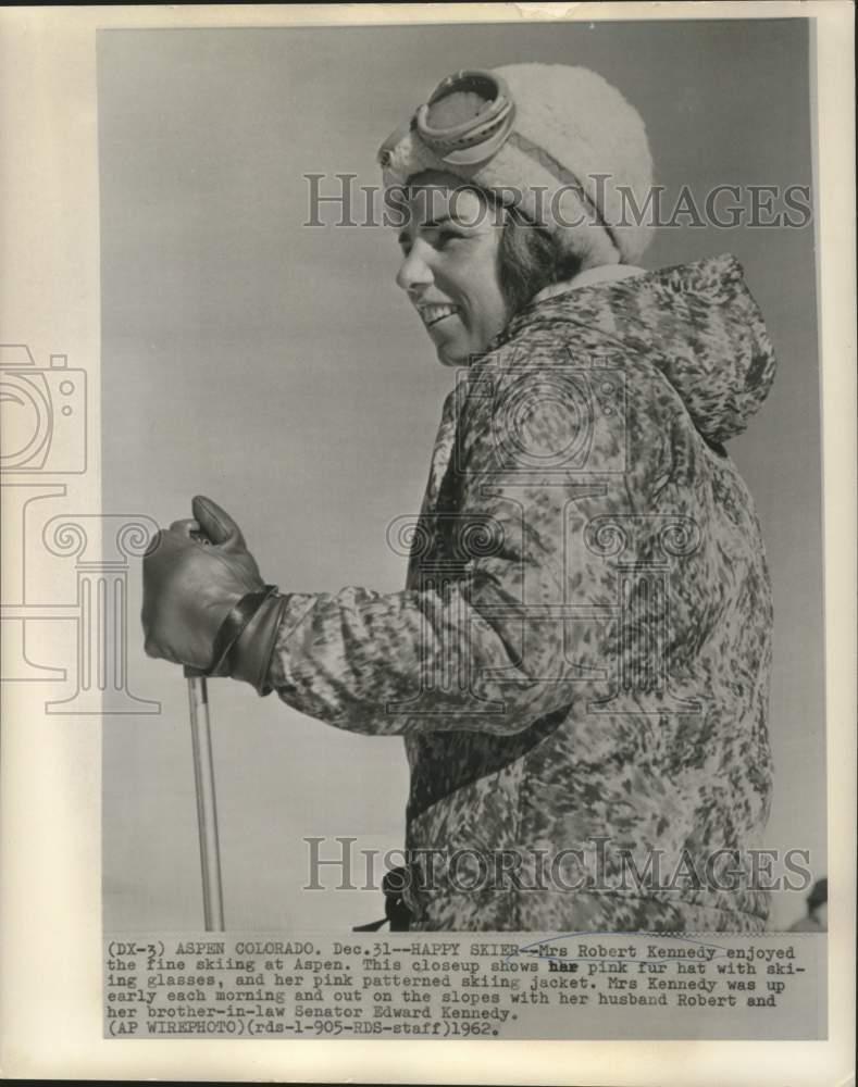1962 Press Photo Mrs. Robert F. Kennedy enjoys skiing in Aspen, Colorado