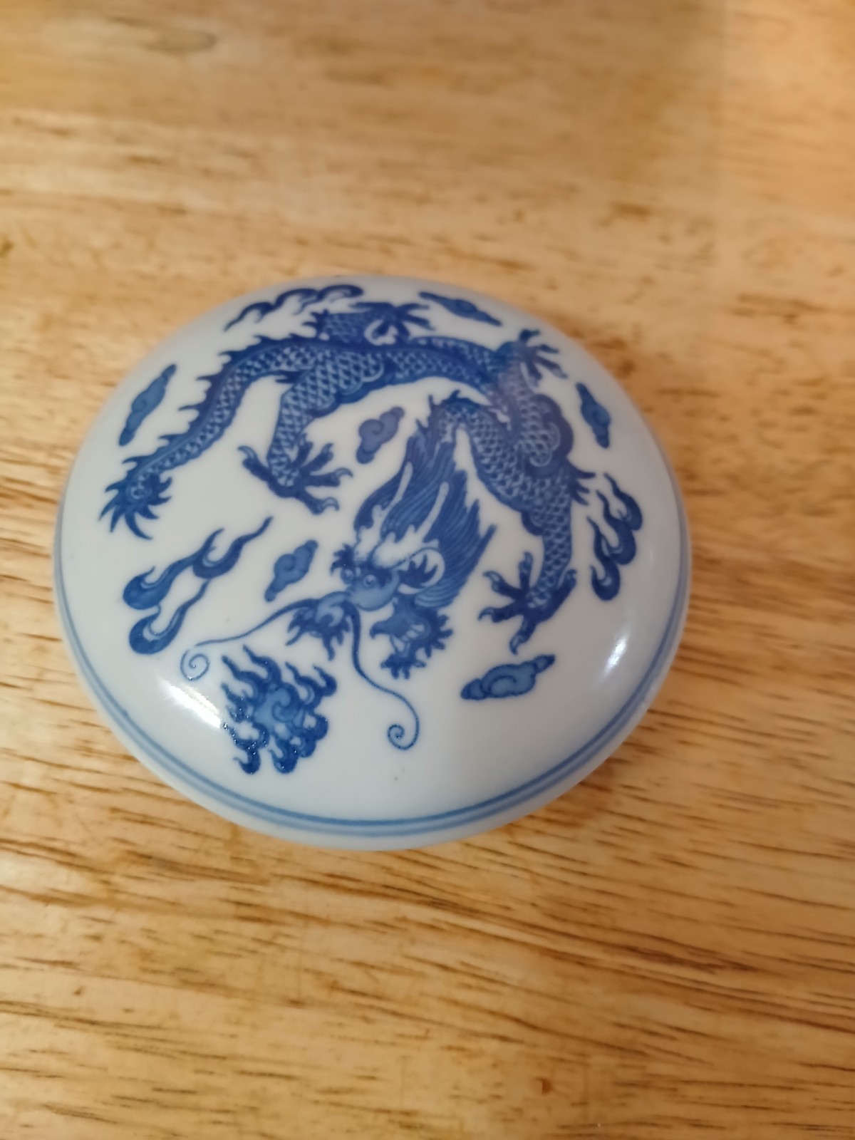 vintage Chinese blue & white porcelain circular lidded Trinket box