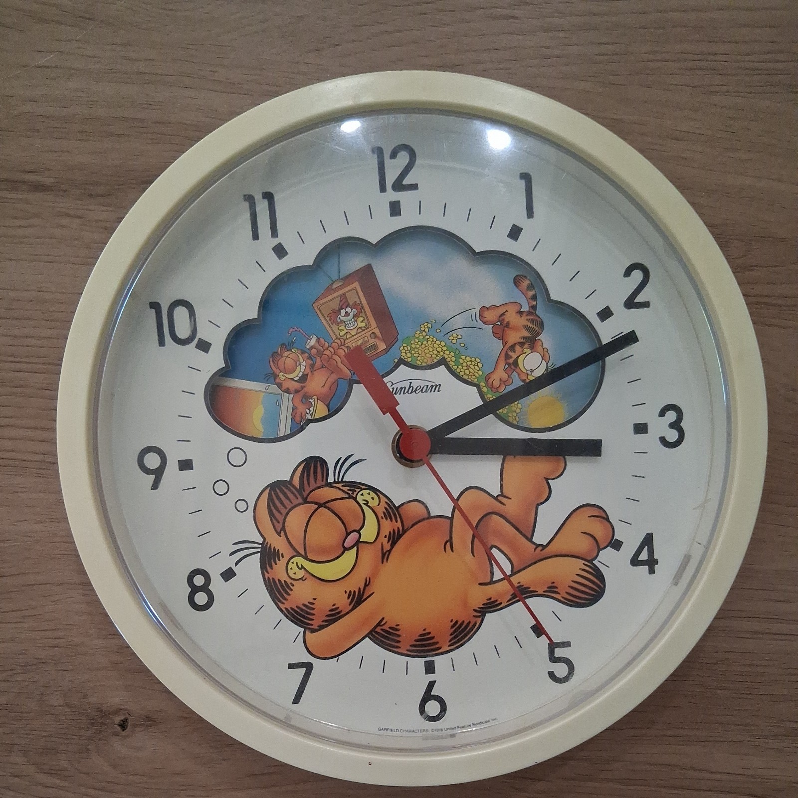 Vintage Garfield Sunbeam Quartz 8.5\