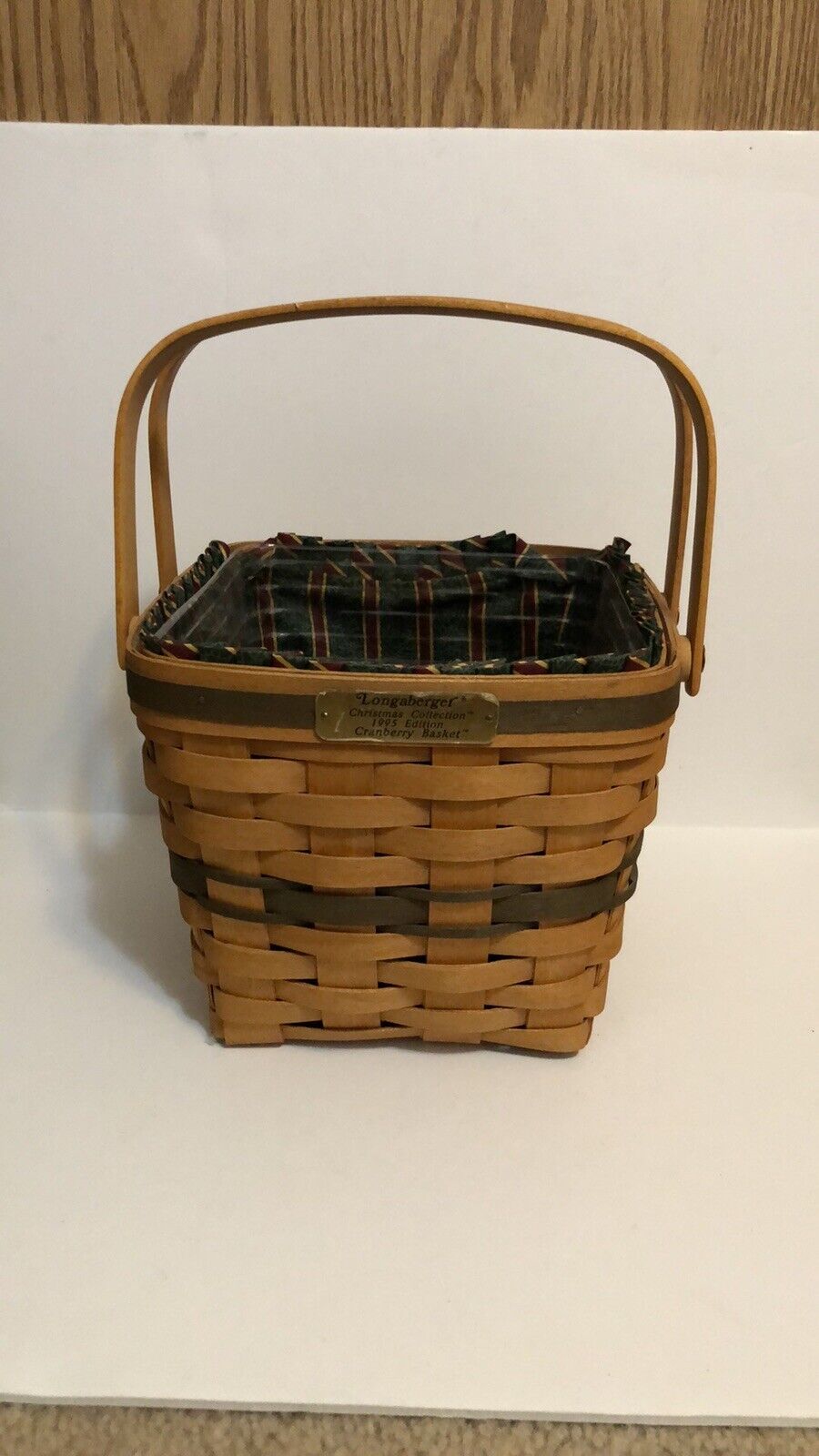 1995 Longaberger Christmas Collection Edition Cranberry Basket with Liner
