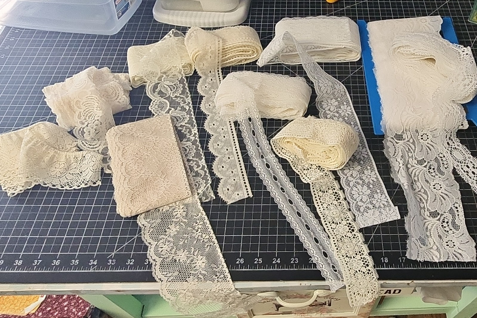 Lot White / Cream Scalloped Embroidered Lace Trim Assorted Styles Sewing