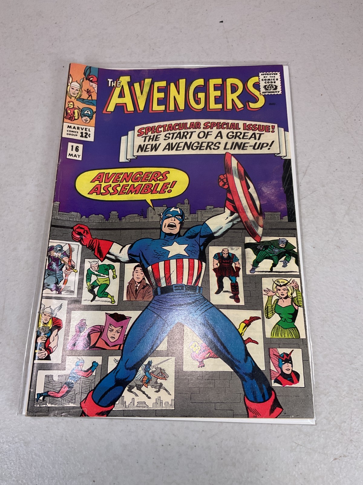 Marvel Comics The Avengers #16 FN/VF Key: New Avengers Lineup