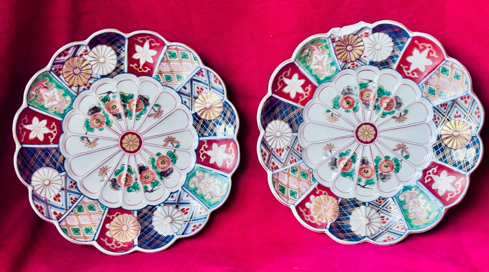 Japanese 2 Kintsugi Daishoji Imari Chrysanthemum Porcelain Plates  (7”/18cm)