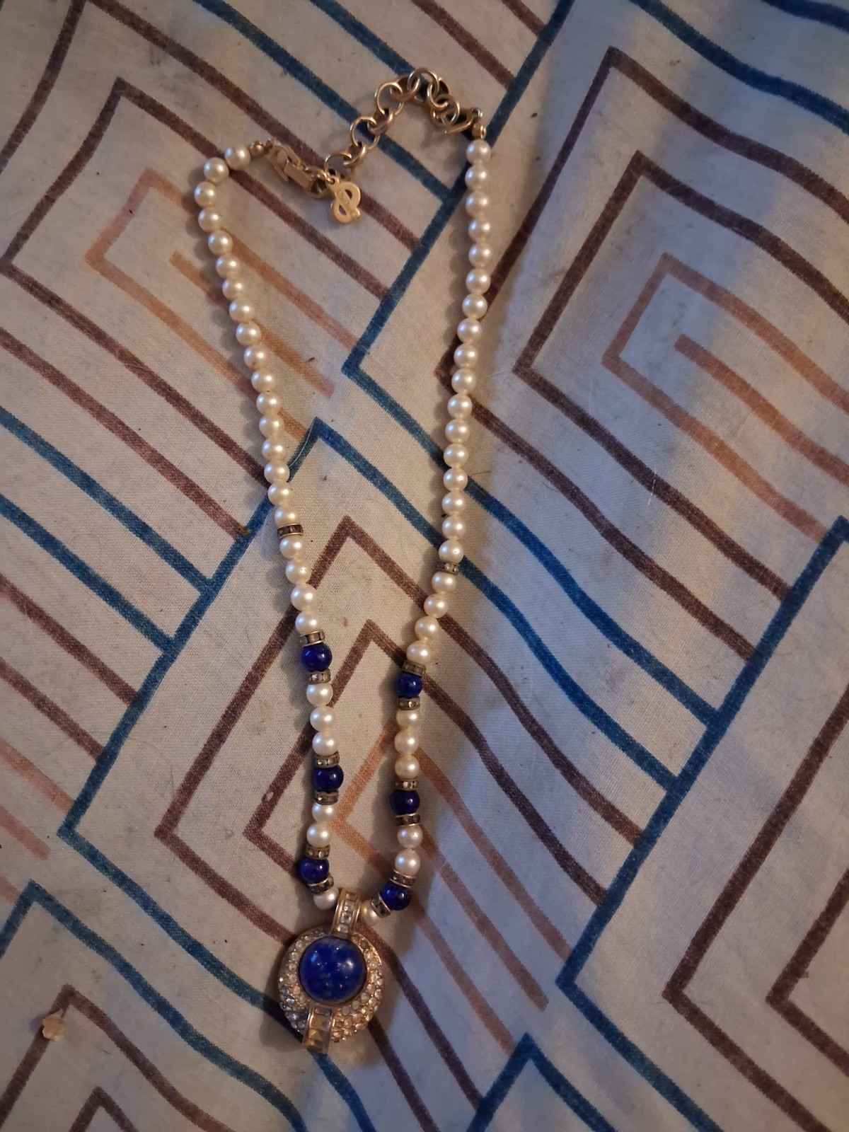 Im selling a gorgeous vintage Christian dior vintage pearl single strand...