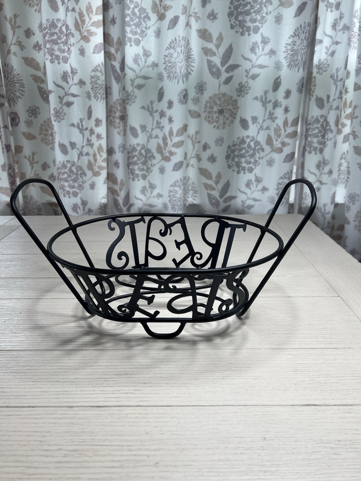 Longaberger Wrought Iron Basket Halloween “ Treats” With Handles 13”