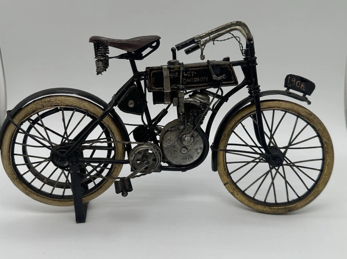 VTG Harley-Davidson 1906 Serial Number One 1:6 Scale Diecast Replica Model VTG Harley-Davidson 1906 Serial Number One 1:6 Scale Diecast Replica Model