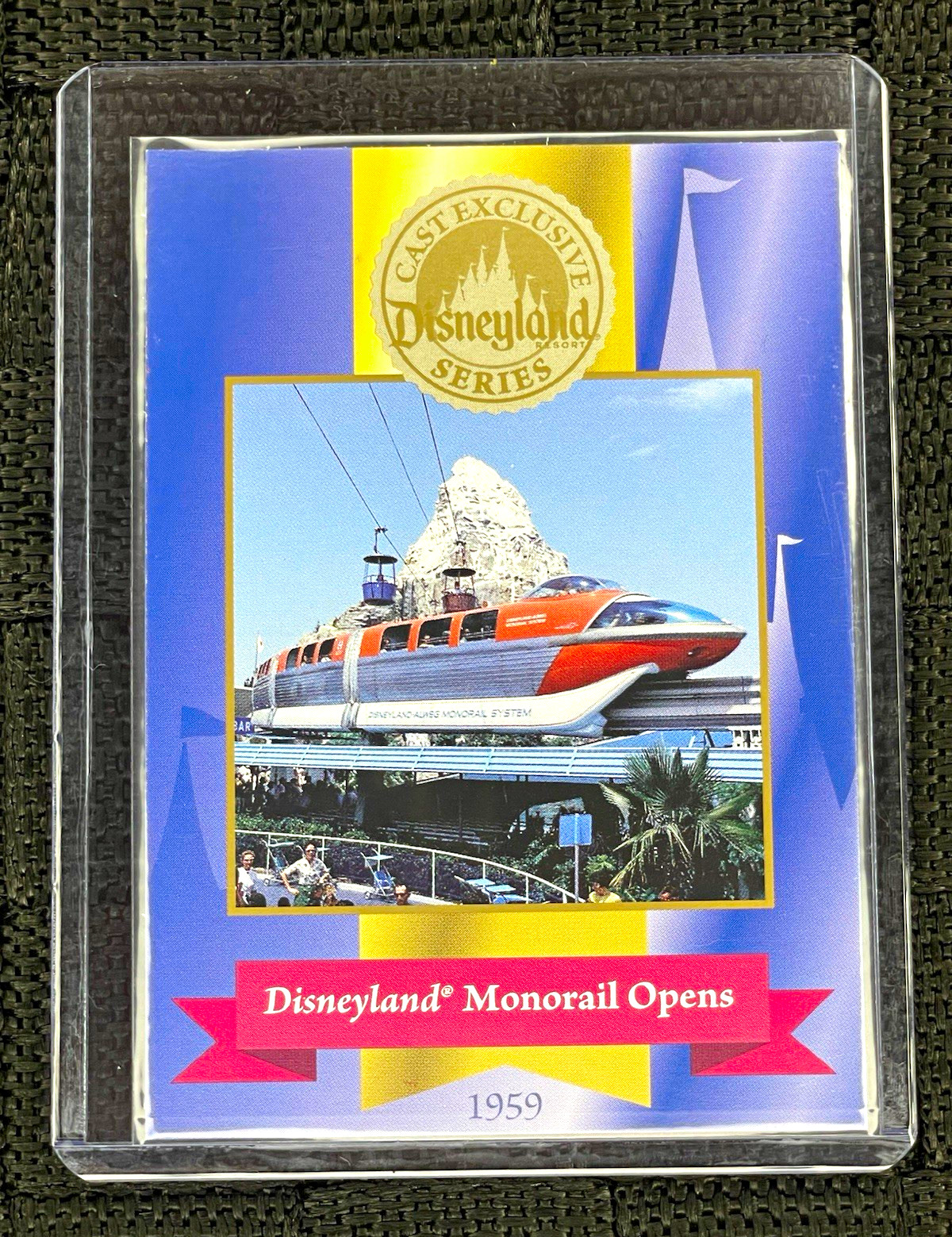 Disney Disneyland Cast Exclusive Series Card \